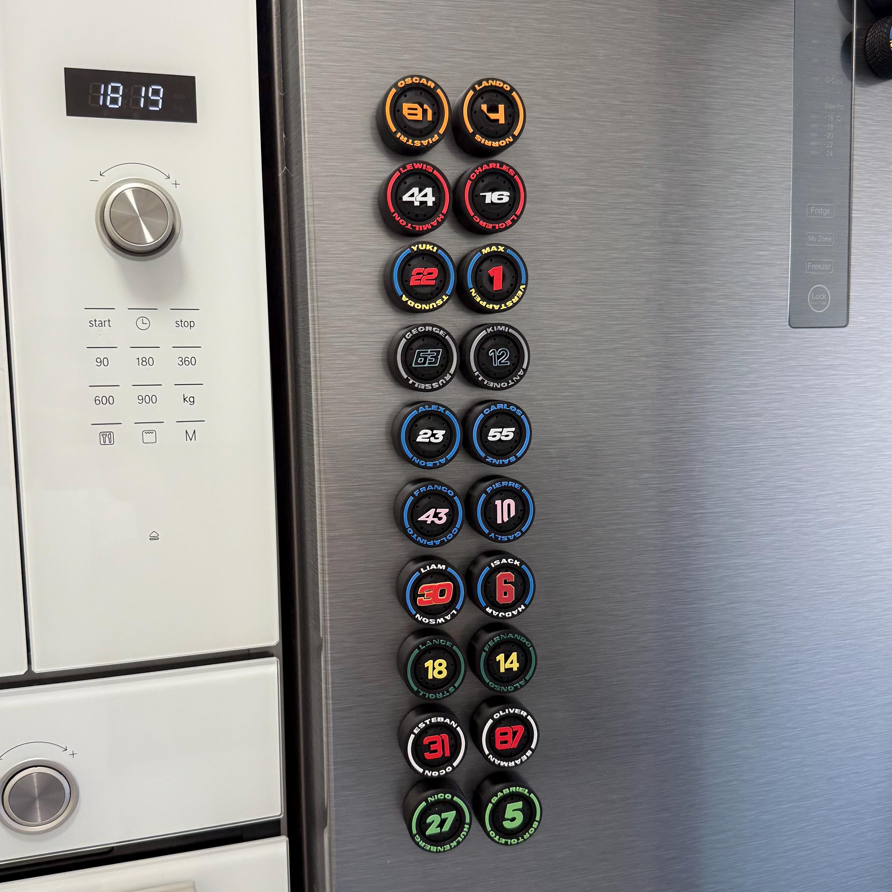 F1 2025 Full Grid Tire Magnet Set – All 20 Drivers Slick Compound with Race Numbers Formula 1 Gift for Motorsport Fans and Collectors