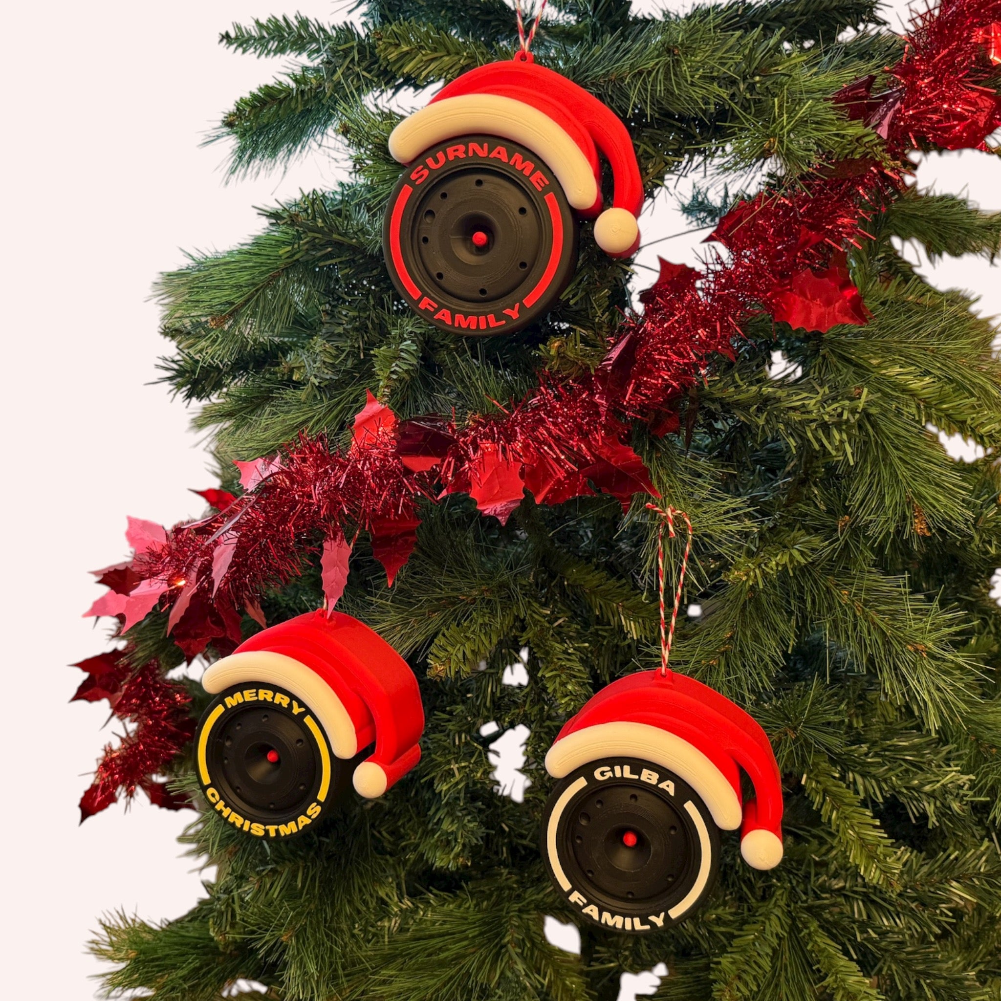 Custom Formula 1 Tire Ornament with Personalized Text – F1 Christmas Decoration with Removable Santa Hat – Racing Gift & Collectible