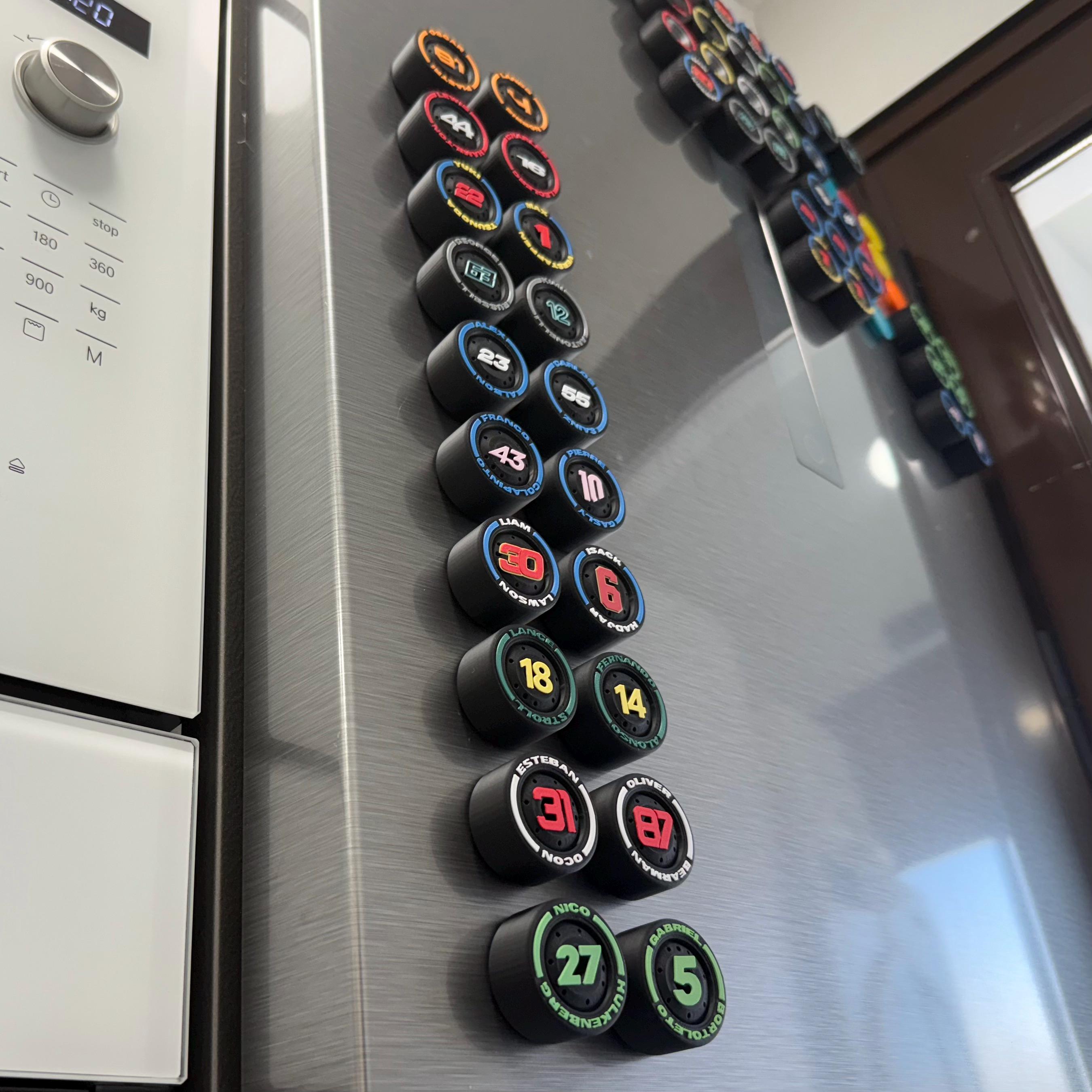 F1 2025 Full Grid Tire Magnet Set – All 20 Drivers Slick Compound with Race Numbers Formula 1 Gift for Motorsport Fans and Collectors